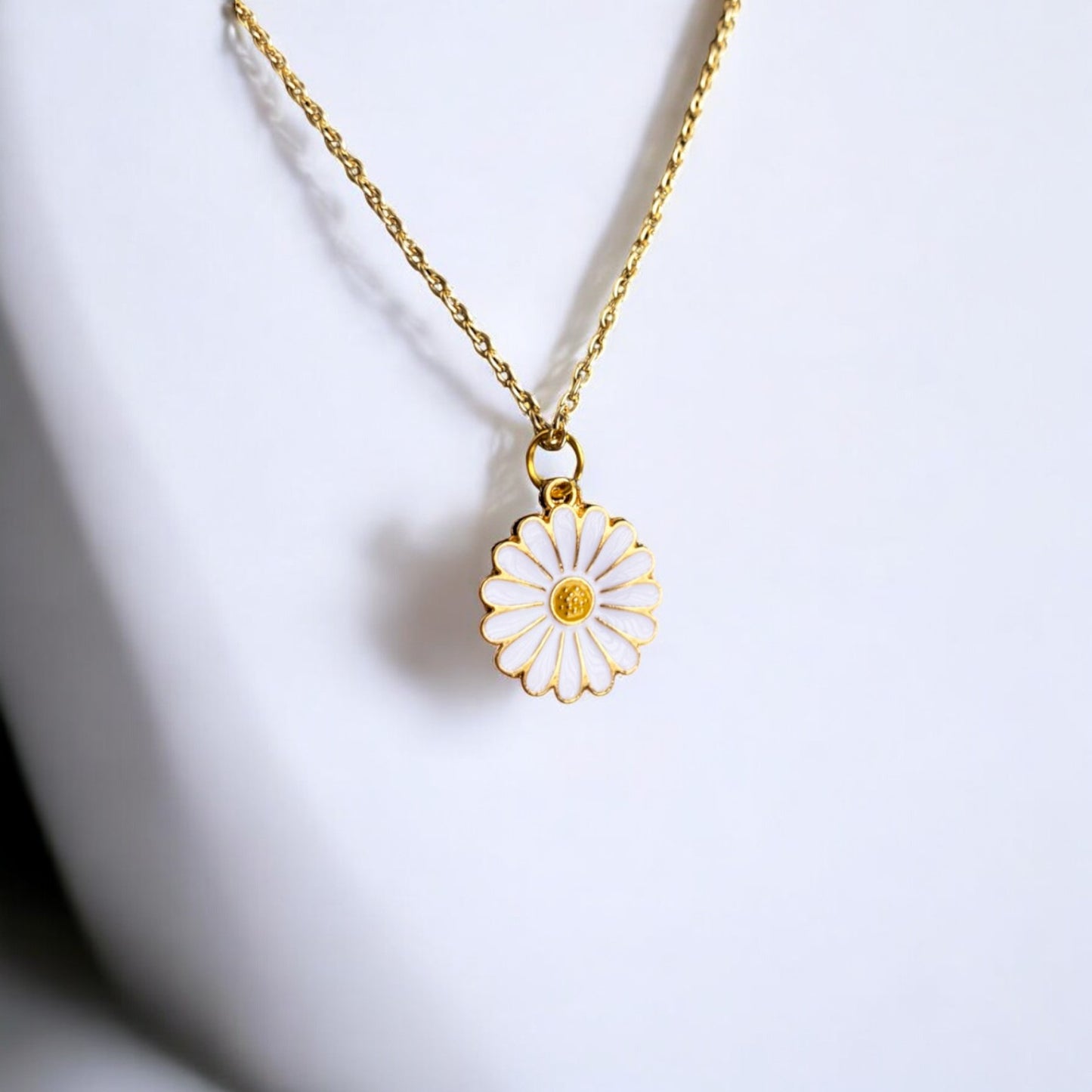 Daisy Dreams Pendant Chain
