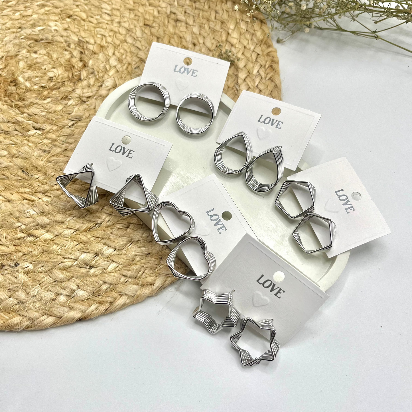 Simple daily Wear Style Twist Geometric Alloy Silver Plated Women's Stud Earrings