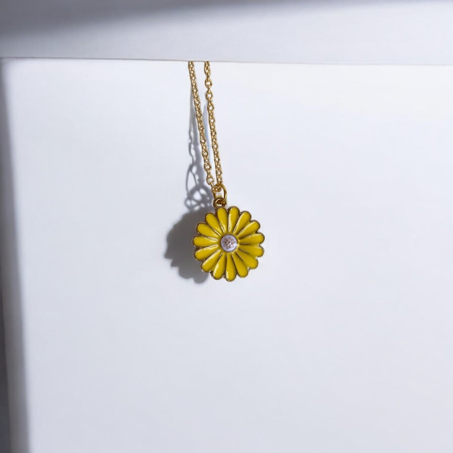 Daisy Dreams Pendant Chain