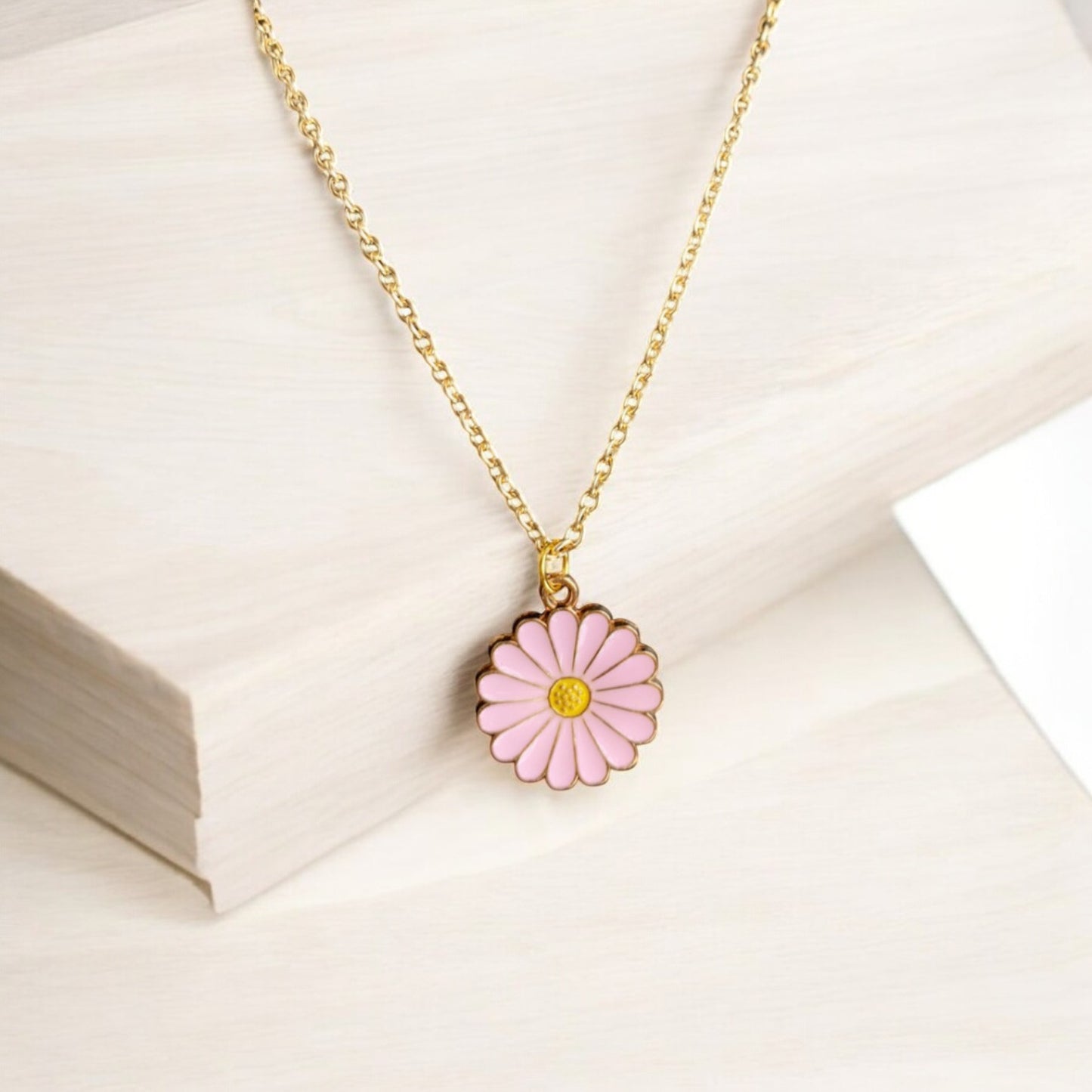 Daisy Dreams Pendant Chain