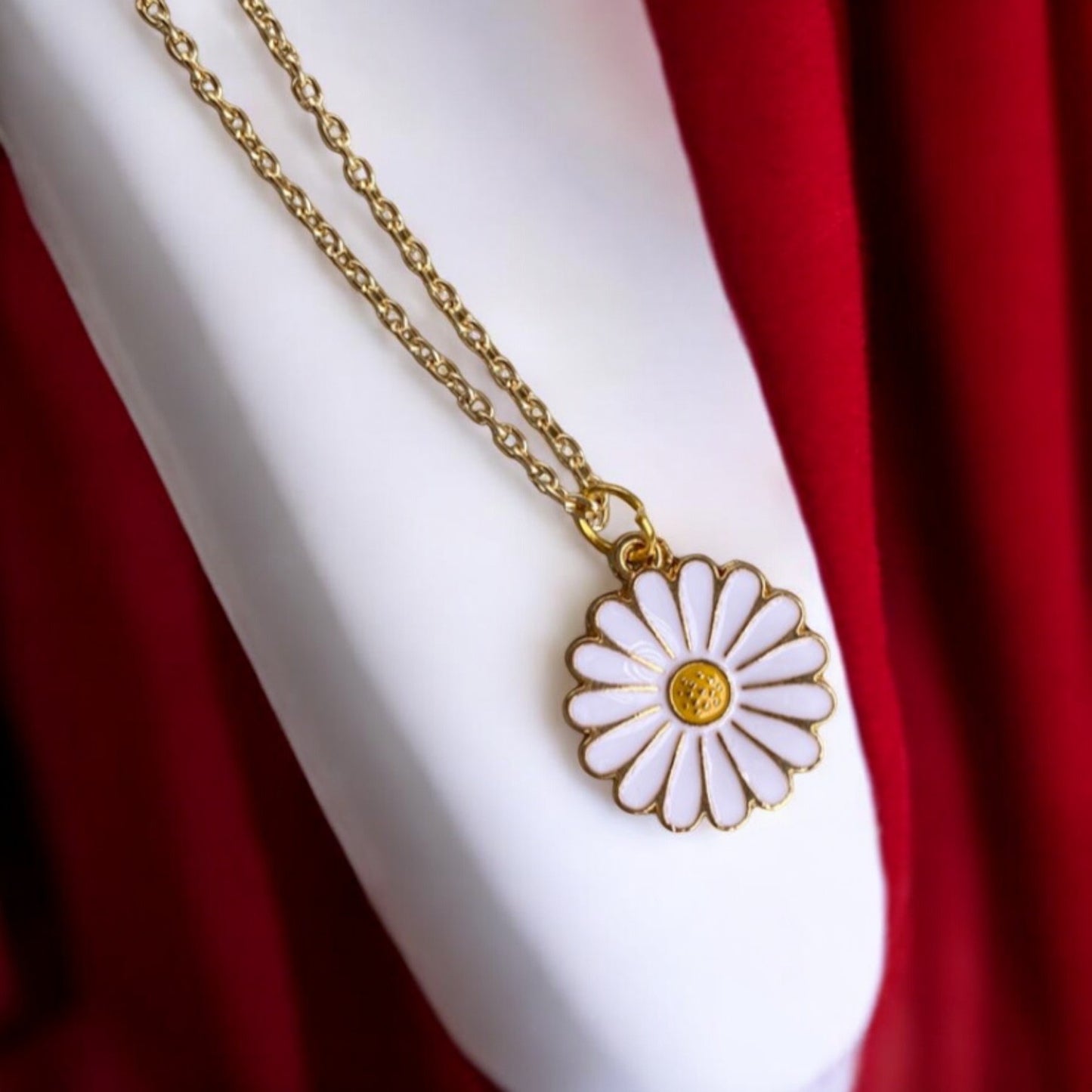 Daisy Dreams Pendant Chain