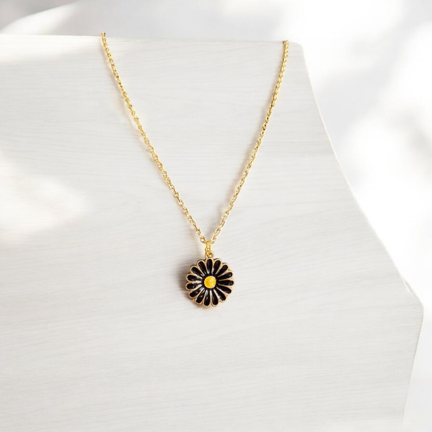 Daisy Dreams Pendant Chain