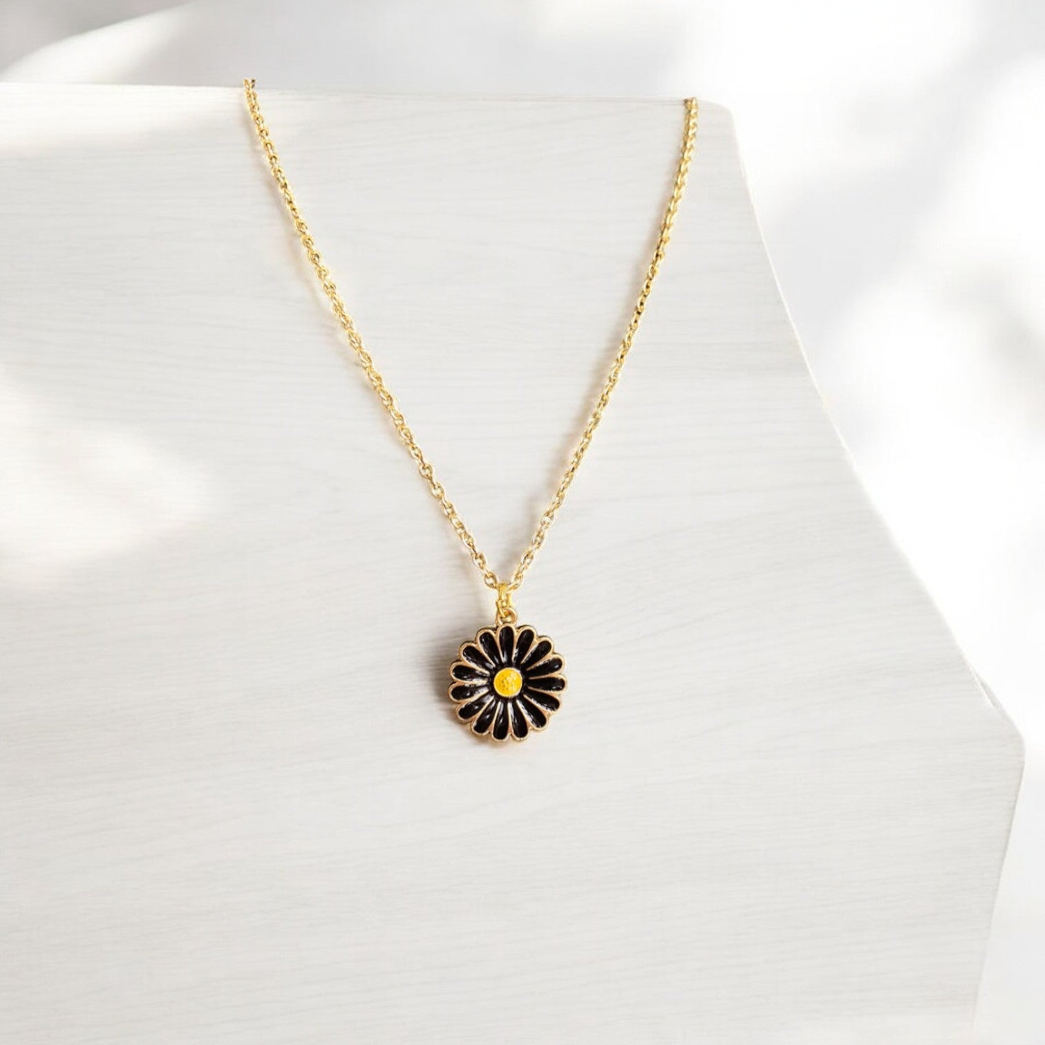 Daisy Dreams Pendant Chain