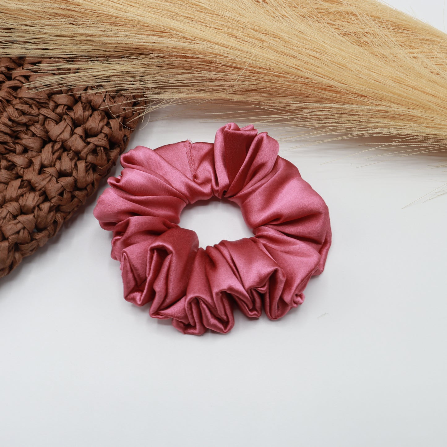 Vora Medium Silk Satin Scrunchie - pink Shades