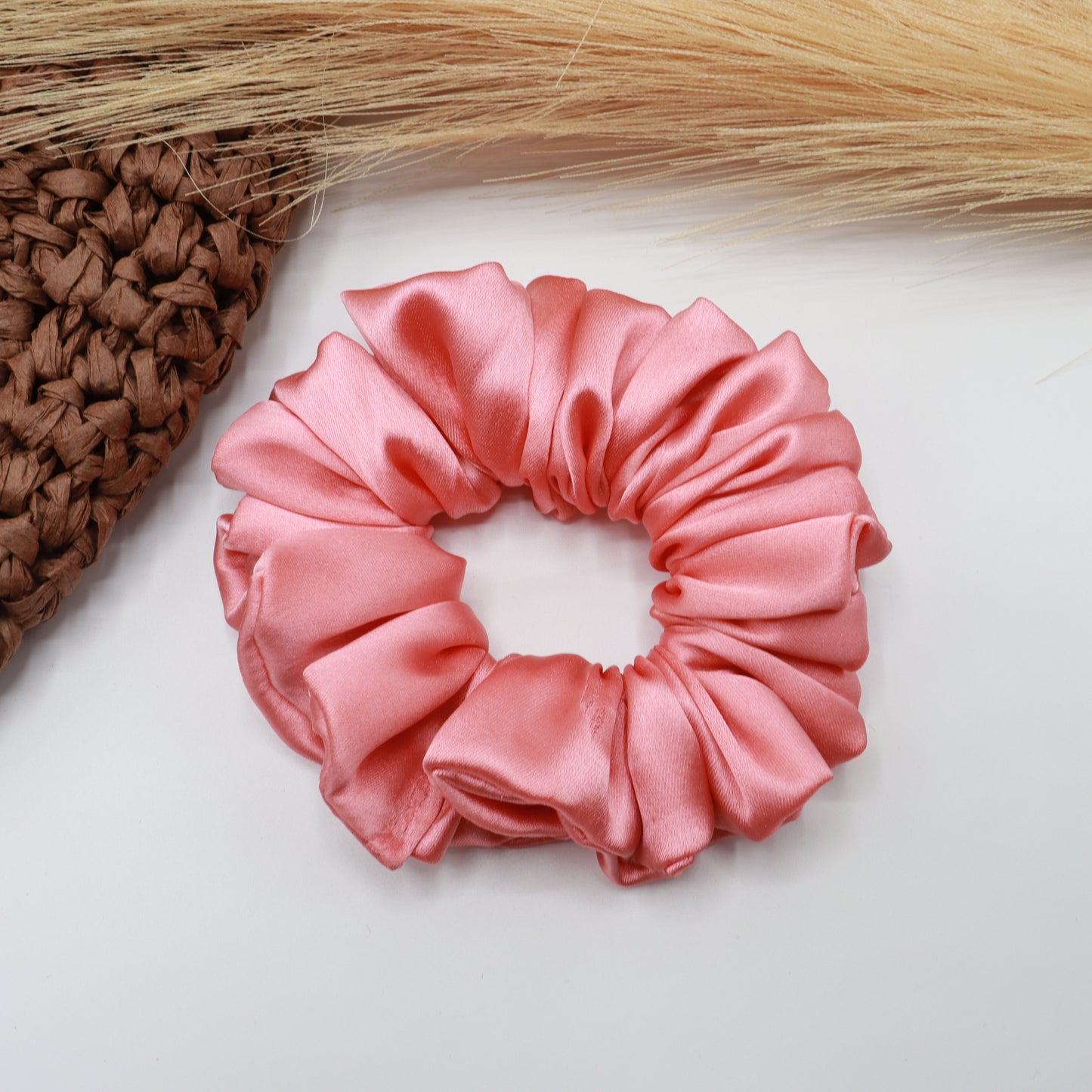 Vora Medium Silk Satin Scrunchie - pink Shades