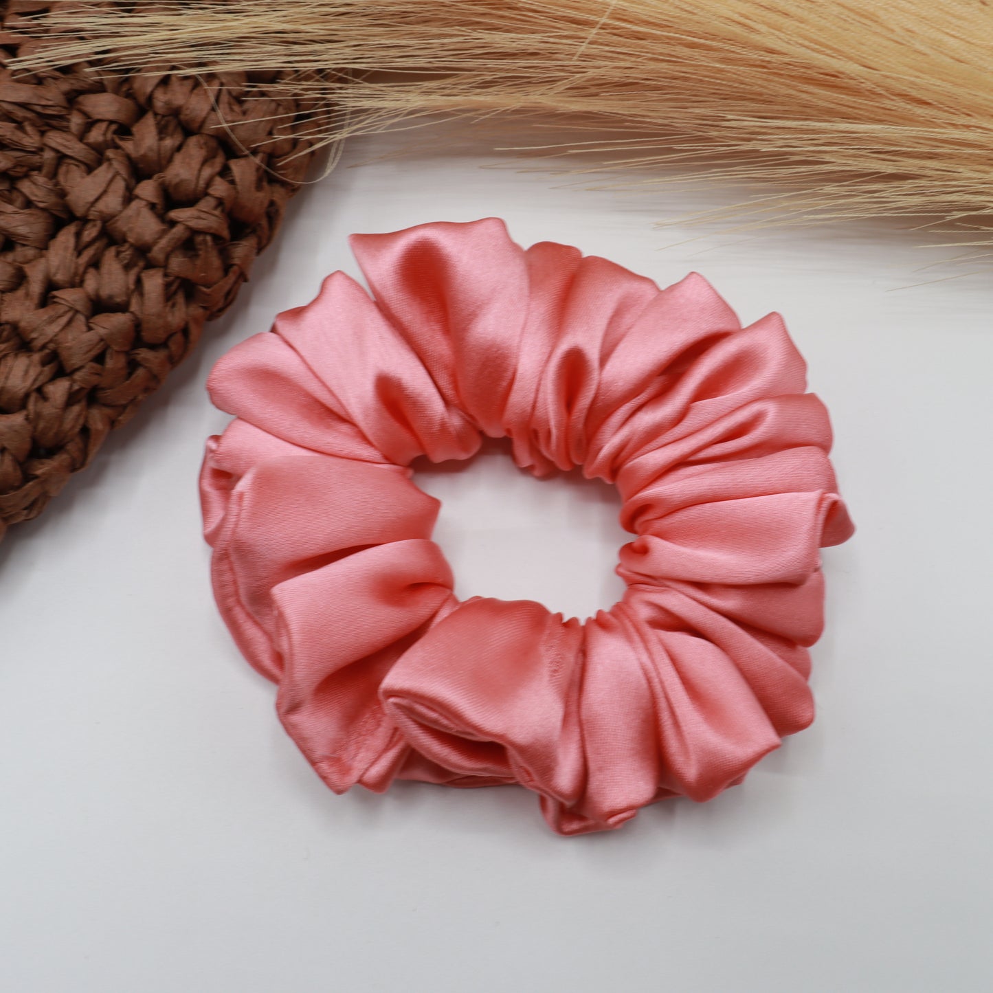 Vora Medium Silk Satin Scrunchie - pink Shades