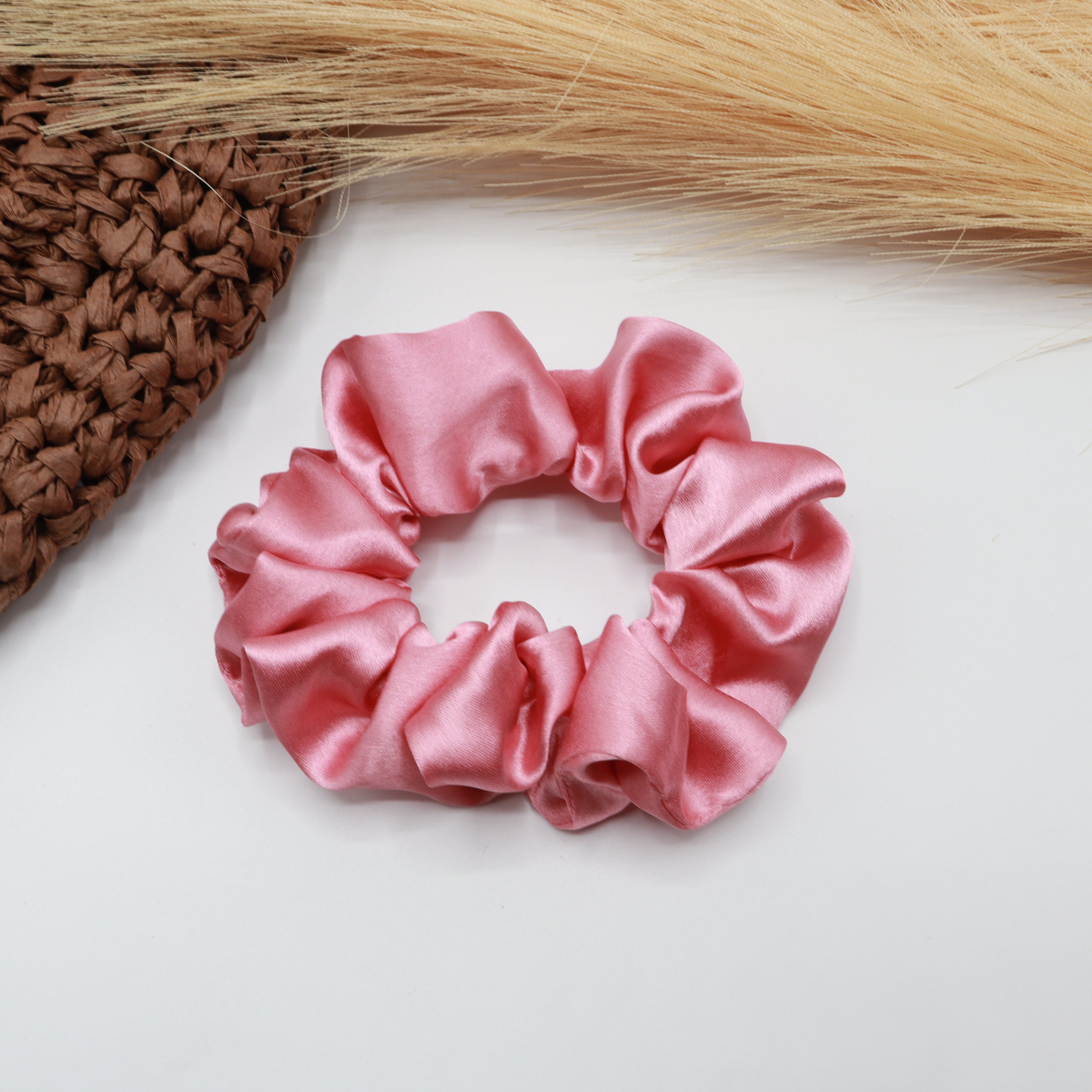 Vora Medium Silk Satin Scrunchie - pink Shades