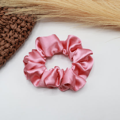 Vora Medium Silk Satin Scrunchie - pink Shades