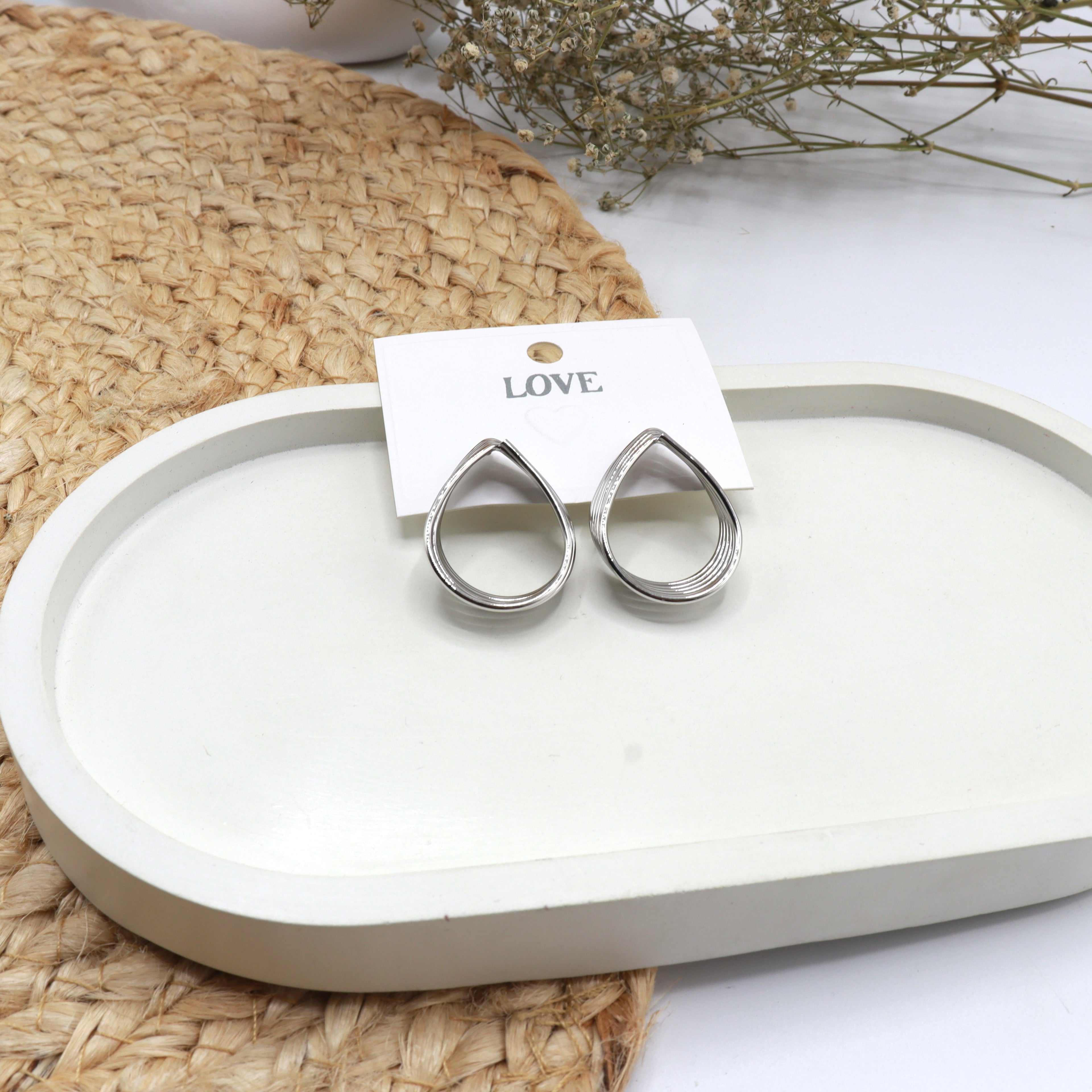 Simple daily Wear Style Twist Geometric Alloy Silver Plated Women's Stud Earrings