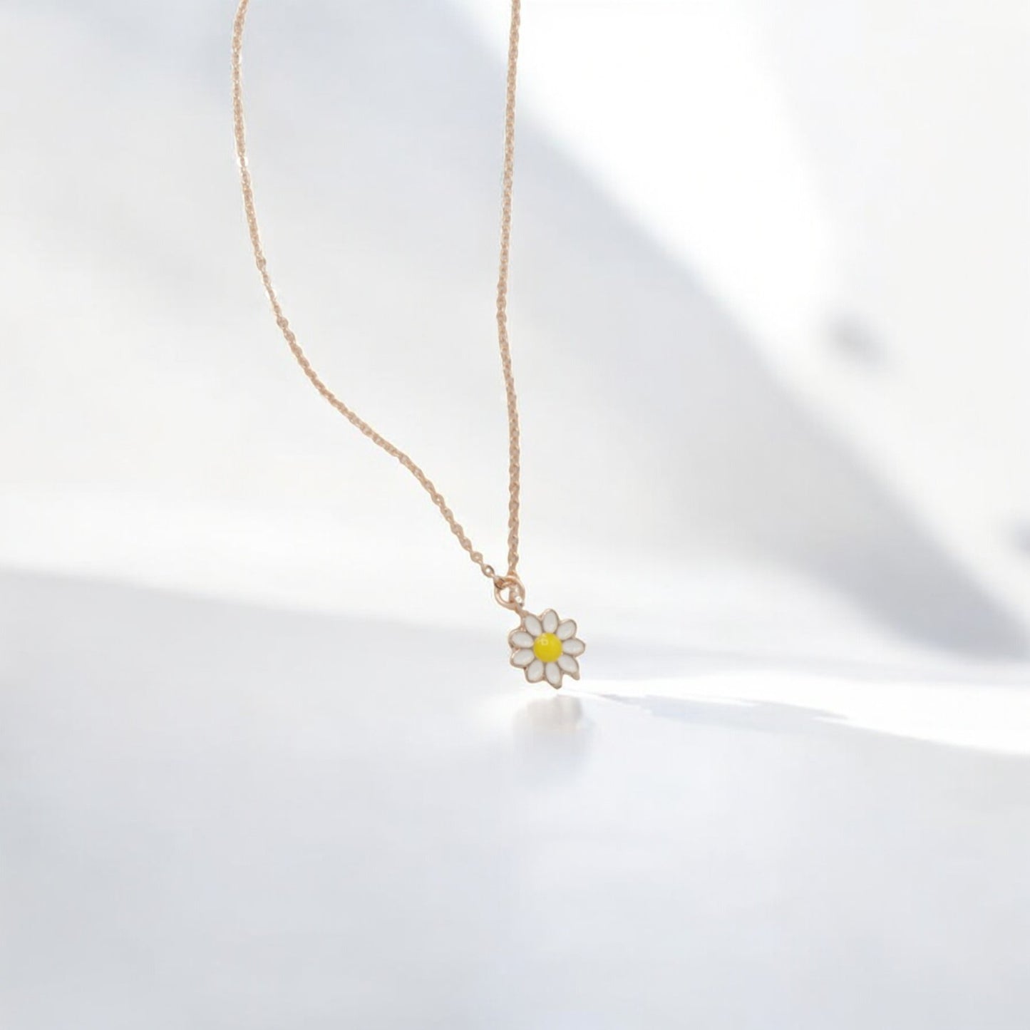 Mini Daisy Pendant Chain