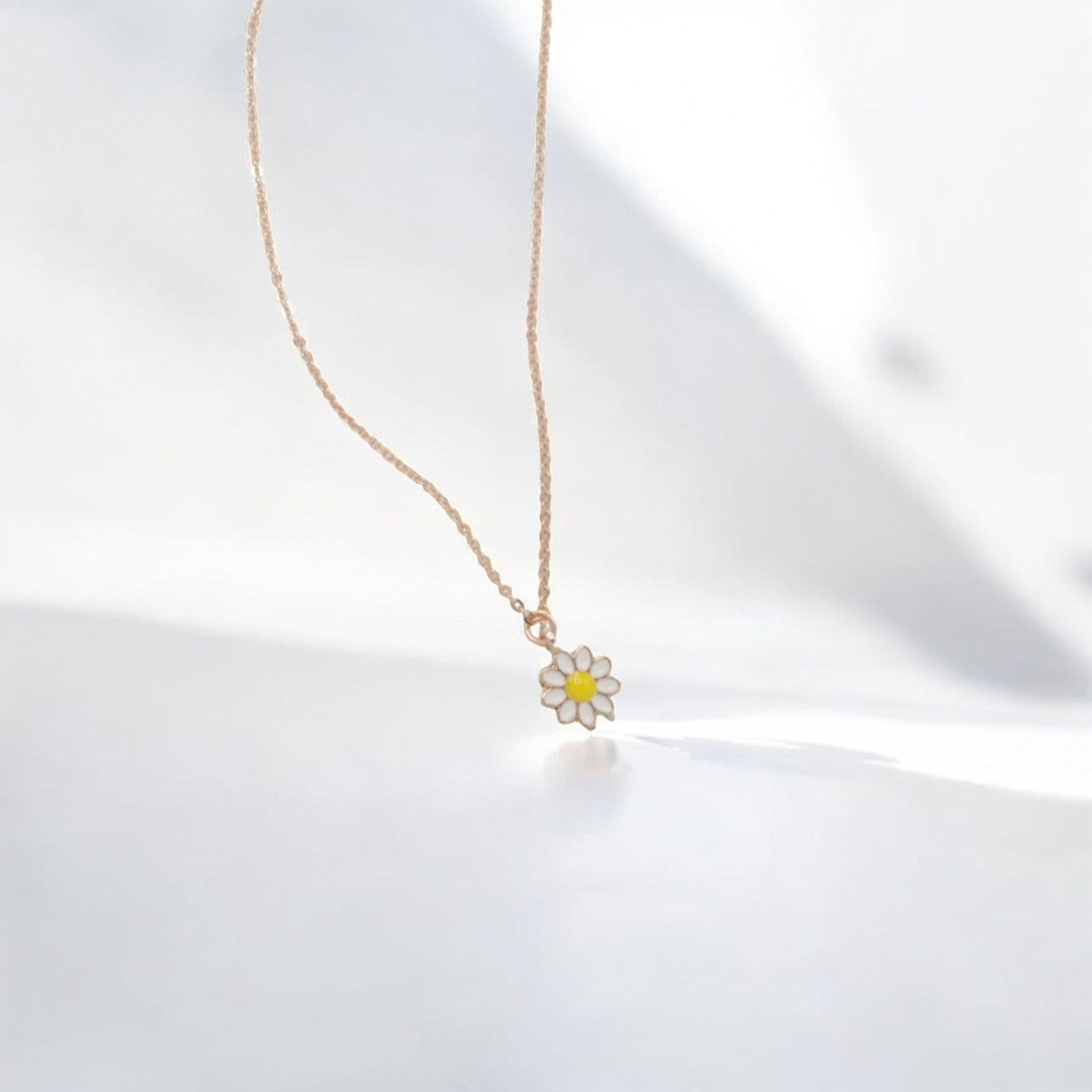 Mini Daisy Pendant Chain
