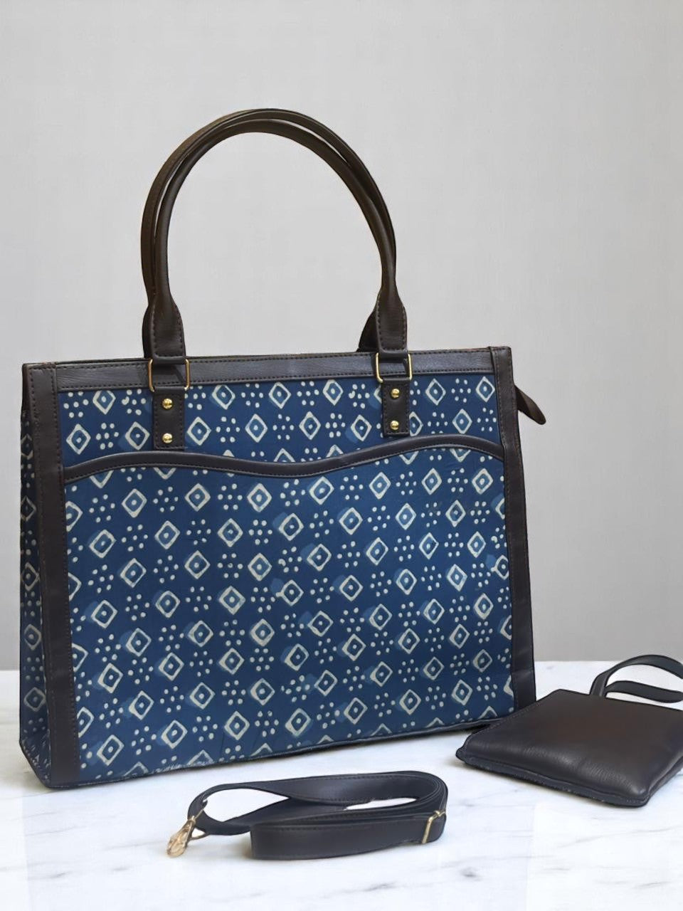 Wavy Tote with Pouch bag