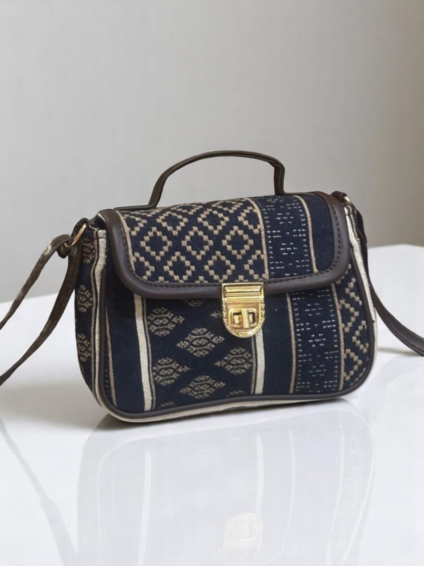 GeoLock Sling Bag